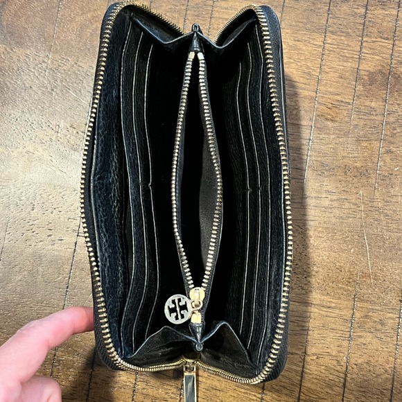 TORY BURCH ZIP AROUND CONTINENTAL WALLET - Picture 5 of 11